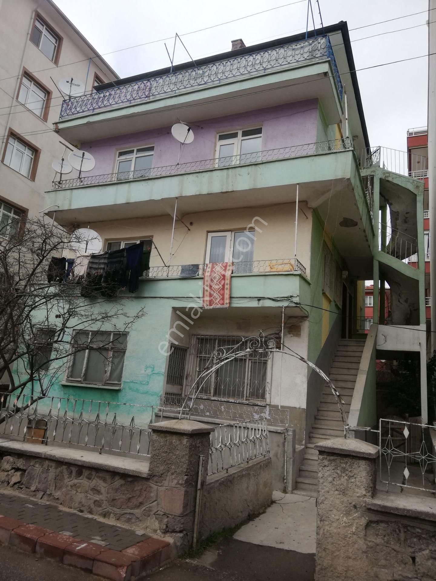 Yenimahalle Karşıyaka Kiralık Daire Karşıyaka'da Konaklı'dan 1+1 Kombili Parkeli 2.kat Güney-doğu Cp.güneşli Aileye-bekara