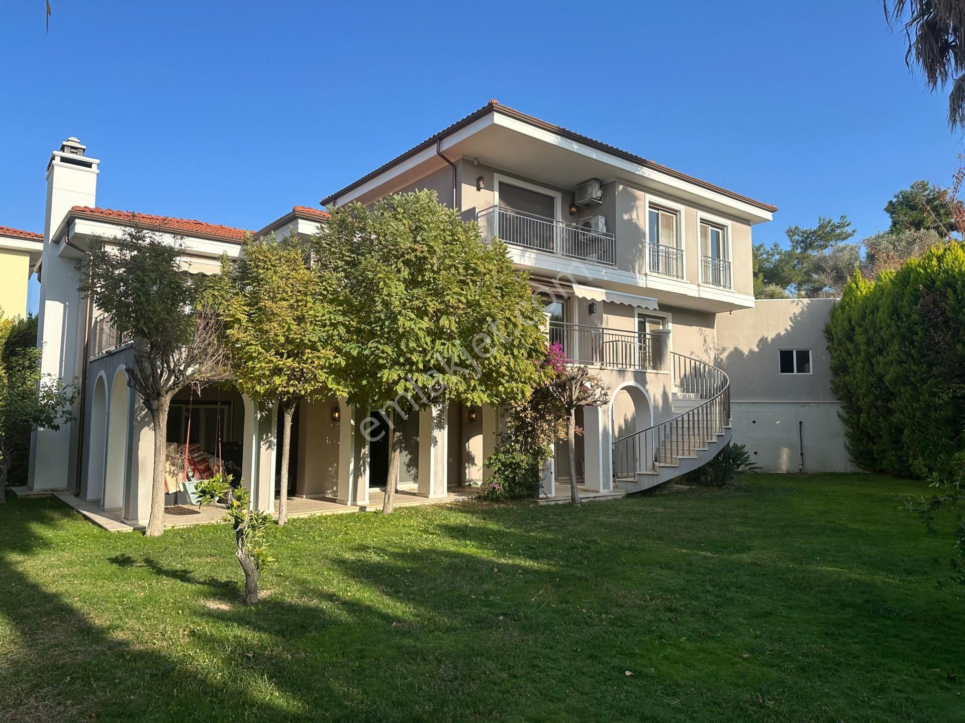 Urla Yelaltı Satılık Villa Locate'den Urla Kekliktepe'de Satılık Villa