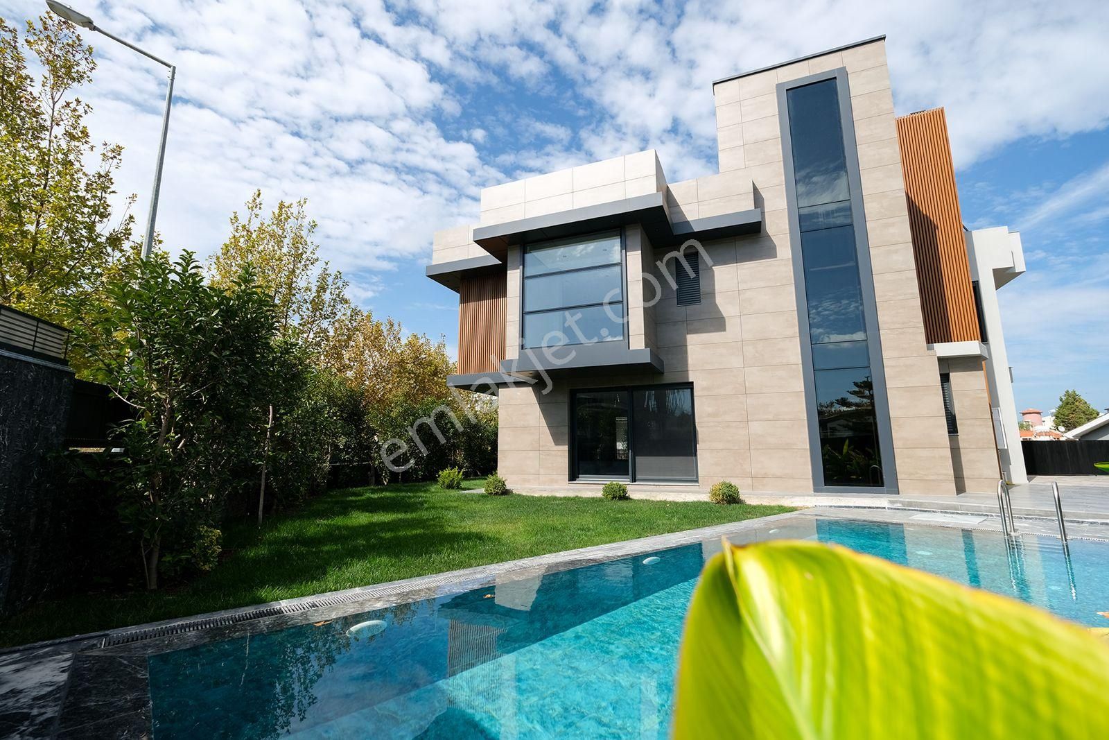 Urla Yenikent Satılık Villa Locateden Modern Tasarım Eşsiz Konum Müstakil Villa