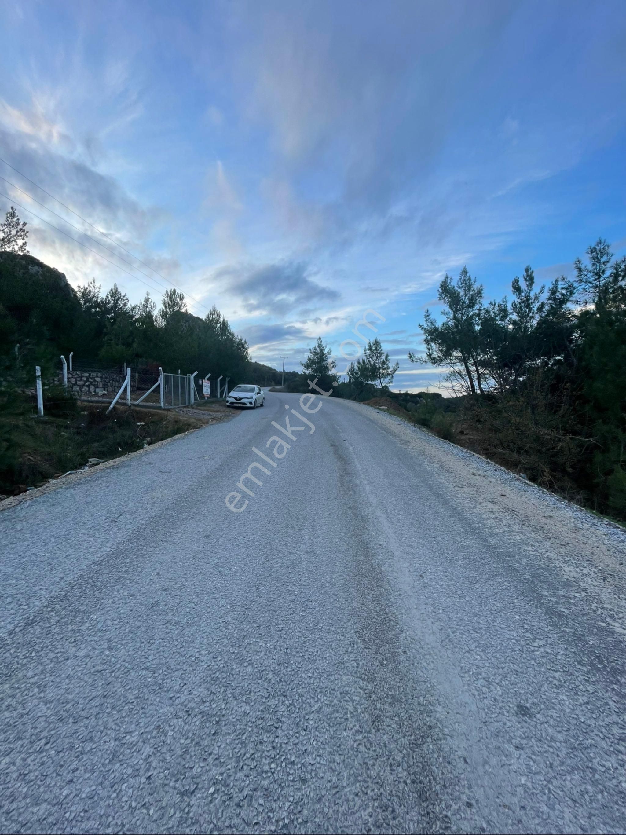 Kuşadası Kirazlı Satılık Tarla Kirazlıda Yol Kenarı Satılık Arsa