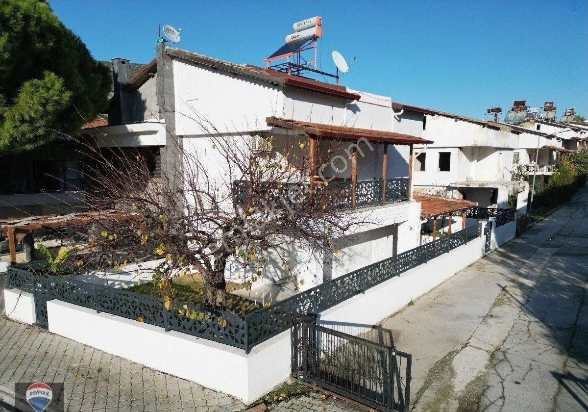 Kuşadası Yavansu Satılık Yazlık Denize Yürüme Mesafesinde Köşe Konumlu Yaz Kış Yaşam Sürdürebileceğiniz 4+1villa