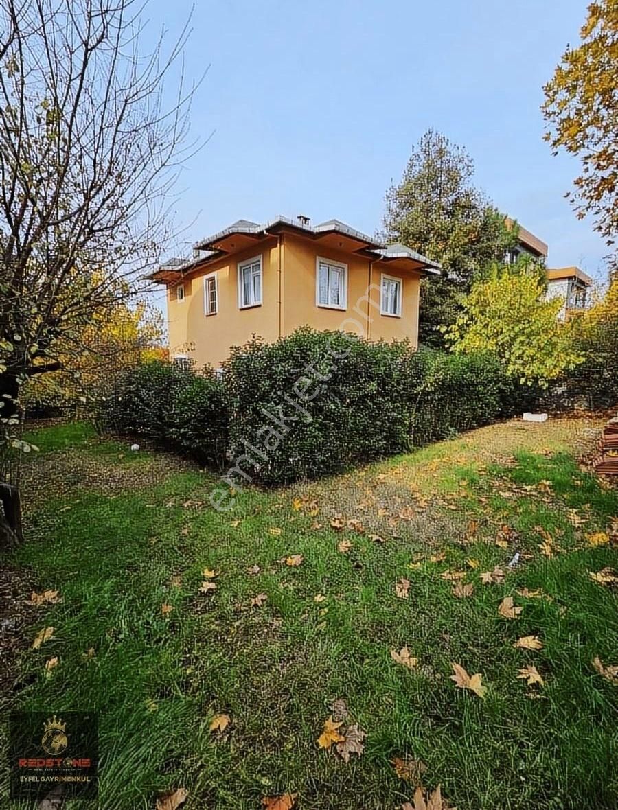 Sancaktepe Yenidoğan Satılık Villa İstanbul Sancaktepe'de 900 M2 Bahçeli Villa Ve Arsası