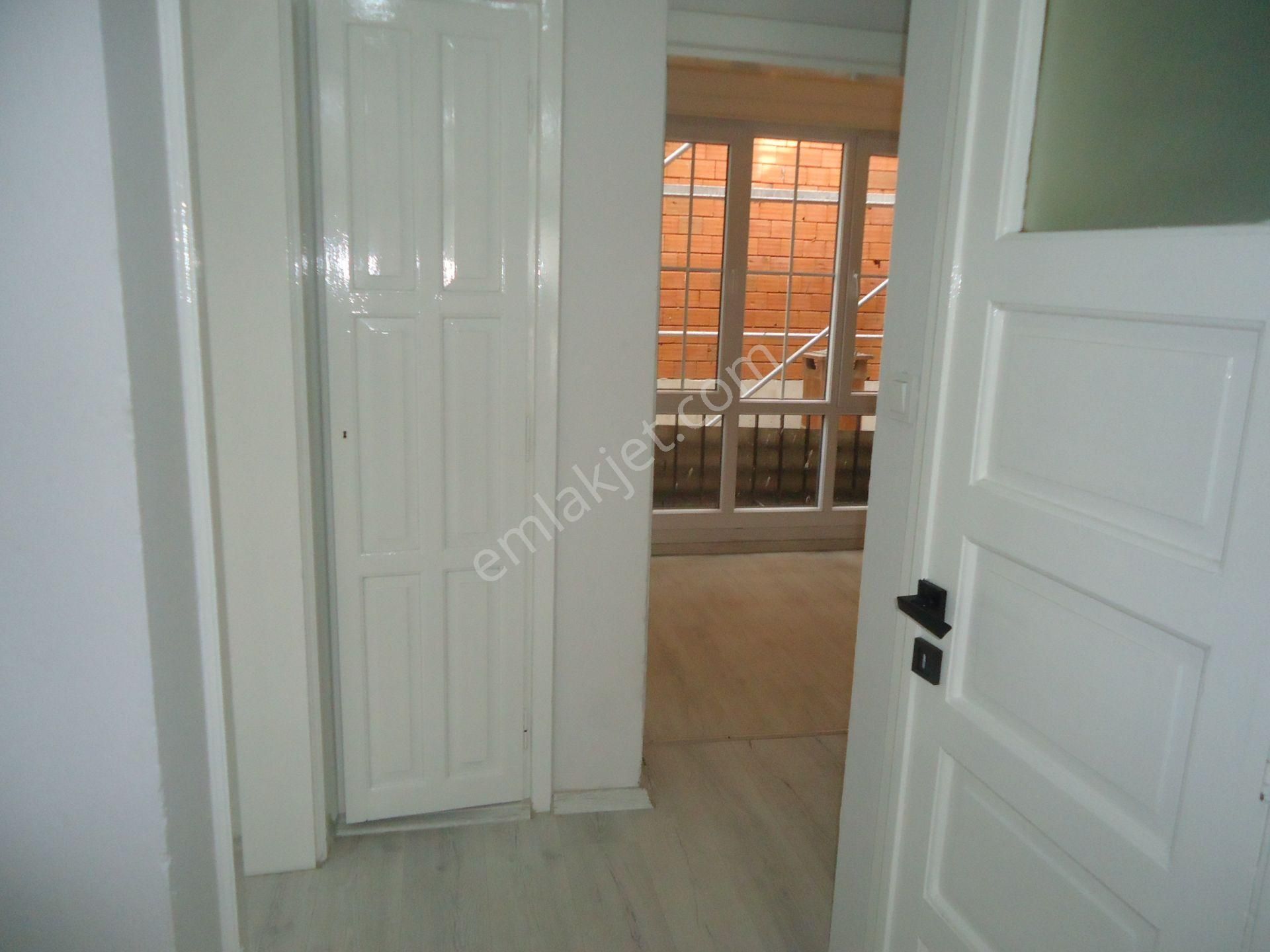 Salihli İstasyonda Namık Kemal Mah.ferah Cad. 3+1 100m2 İçi Tadilatlı Ara Kat - Görsel 3