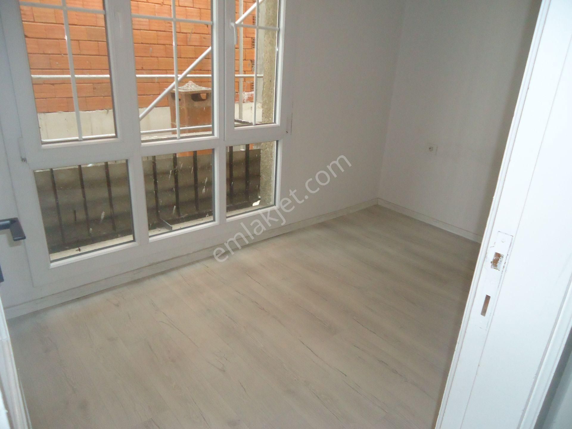 Salihli İstasyonda Namık Kemal Mah.ferah Cad. 3+1 100m2 İçi Tadilatlı Ara Kat - Görsel 4