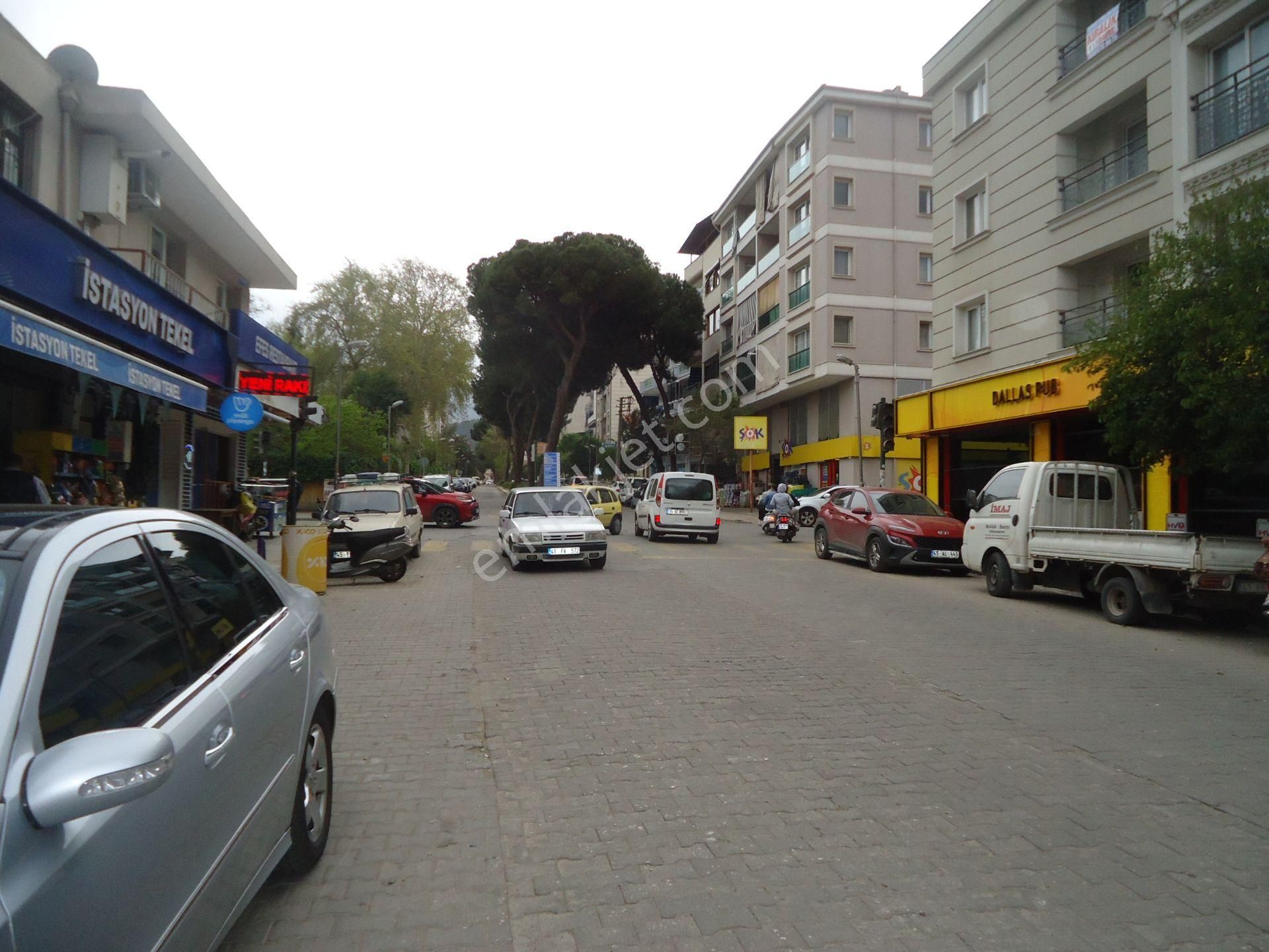 Salihli İstasyonda Namık Kemal Mah.ferah Cad. 3+1 100m2 İçi Tadilatlı Ara Kat - Görsel 2
