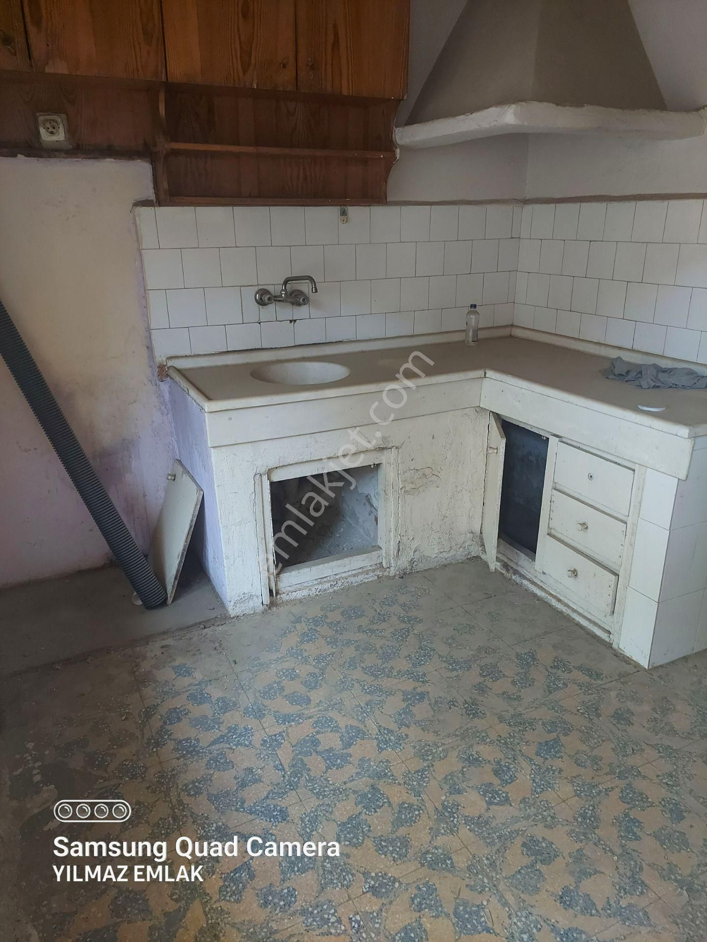 Cumhuriyet Mahallesinde Satılık 2 Katlı Bina - Görsel 2