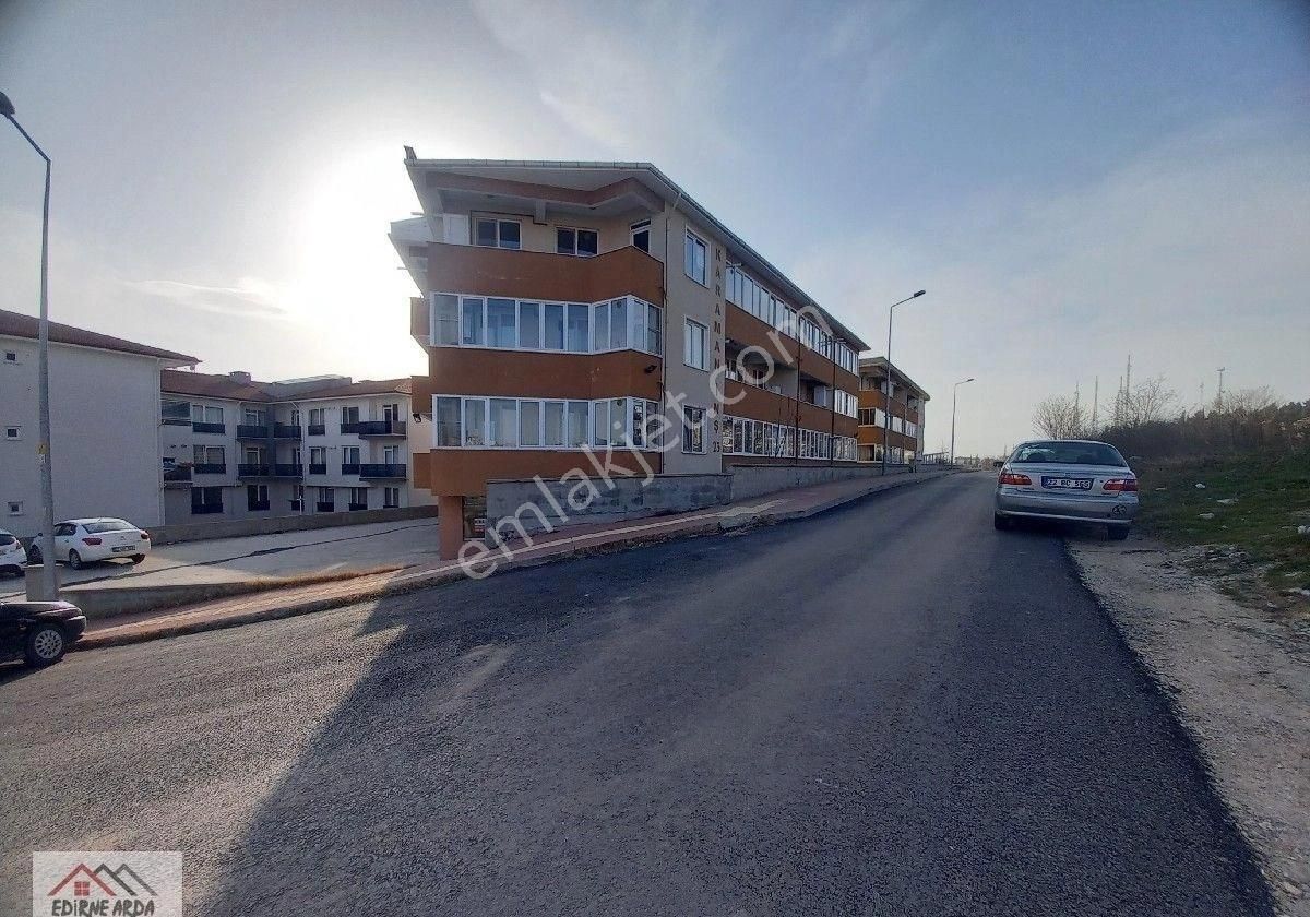 Edirne Merkez Şükrüpaşa Kiralık Daire Arda Emlak Ofisi'nden Jandarma Yakını Geniş Balkonlu Eşyalı Daire