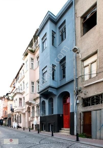 Fatih Balat Kiralık Bina Balat'ta En İyi Konumda Kiralık Komple Bina İş Yeri (ofis)