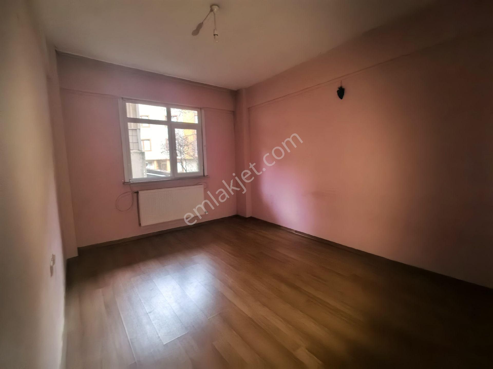 Çekmeköy Soğukpınar Okula Yakın Kiralık Daire Çekmeköy Soğukpınar Mah 3+1 110m2 Düz Giriş Daire