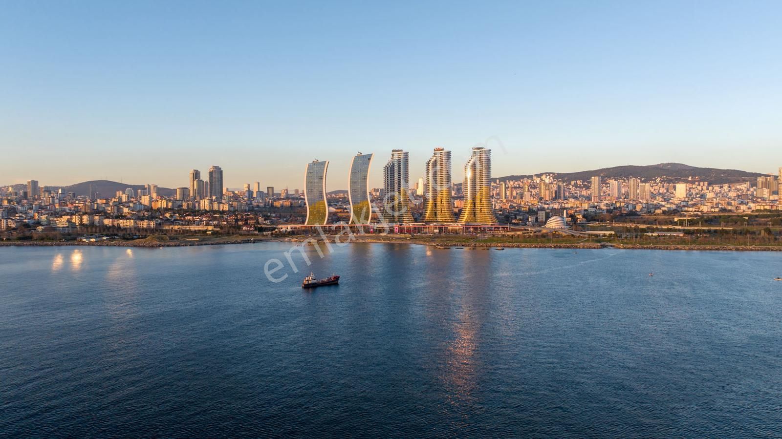 Kartal Kordonboyu Satılık Residence Kartal İstmarina 3.5+1 Full Özel Yapım Manzaralı