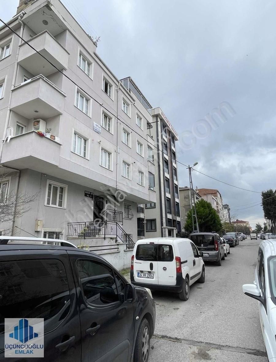 Pendik Güzelyalı Satılık Daire 3+1 Pendik Güzelyalı'da Bahçe Katı Satılık Kat İrtifaklı Daire