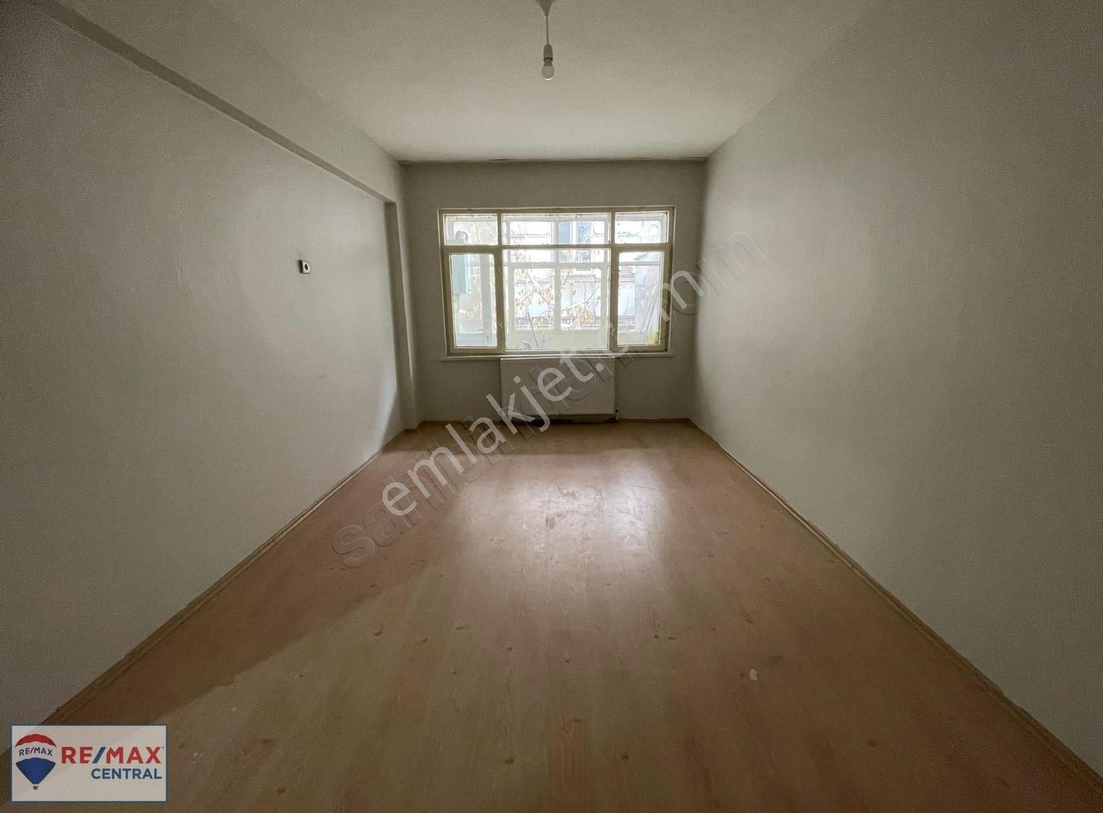 Sivas Merkez Demircilerardı Kiralık Daire Remax Central'dan Çarşı'da 2+1 Full Yenilenmiş Daire