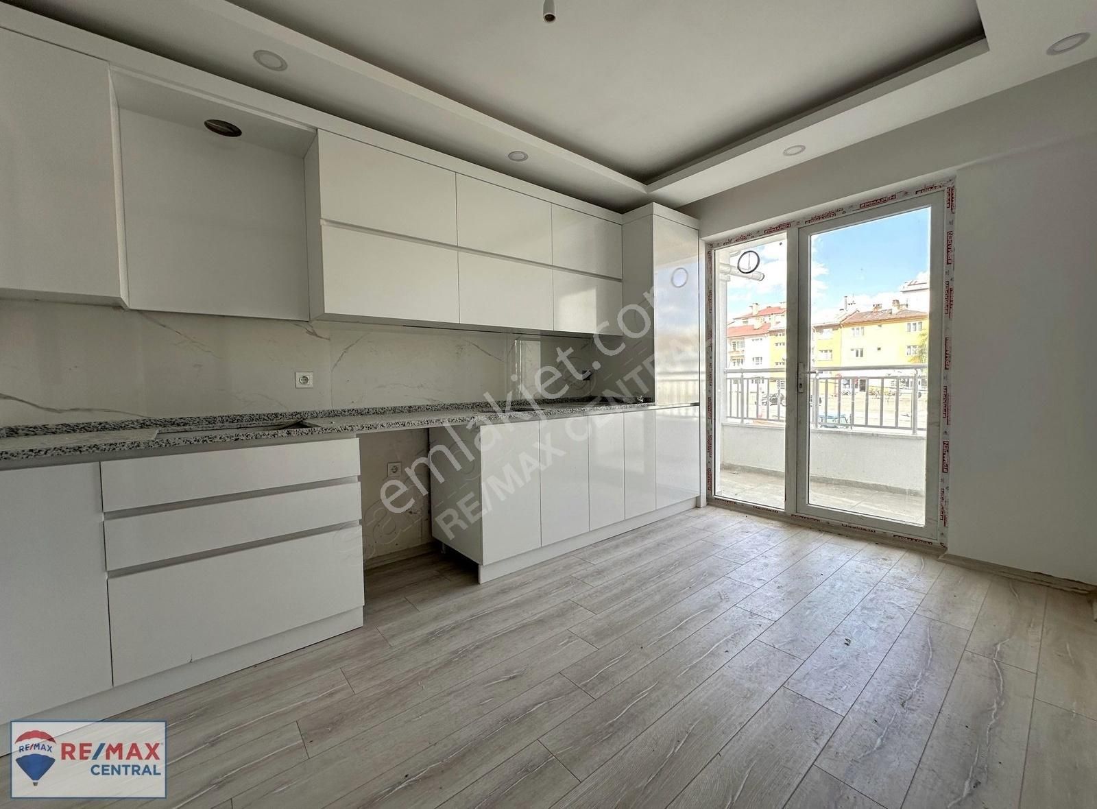 Sivas Merkez Selçuklu Satılık Daire Remax Central'dan Selçuklu Mah.'de Sıfır Yapılı 2+1 Lüx Daire