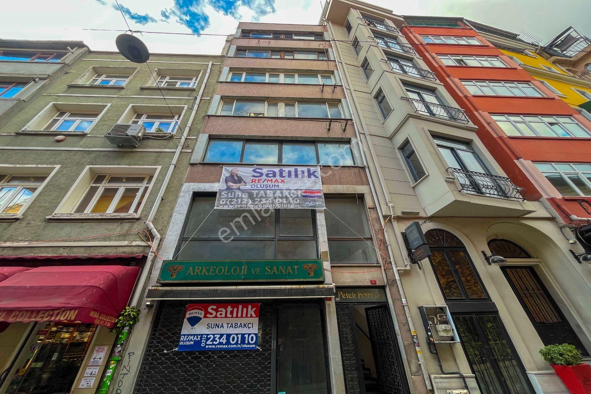 İstanbul Beyoğlu Satılık Bina Suna Tabakçı'dan Beyoğlu İstiklal Caddesi 8 Katlı Satılık Bina