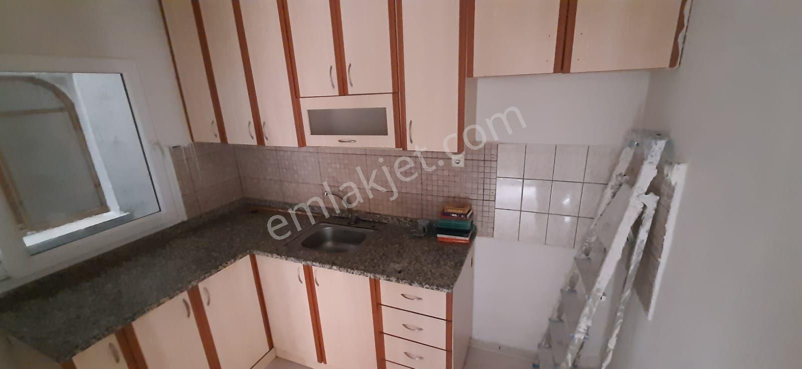 Konak Kılıç Reis Kiralık Daire Üçyol Metroya Yakın 3+1 Kiralık Daire