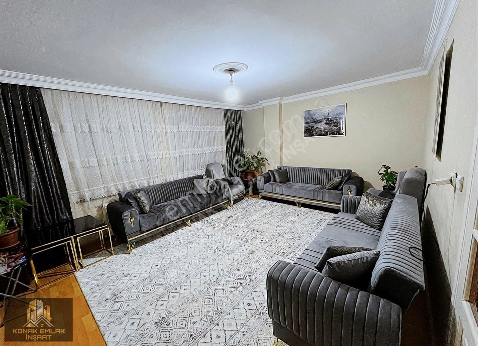 Küçükçekmece Mehmet Akif Satılık Daire Konak Emlak'tan Satılık 2+1 95m² 1.kat Daire