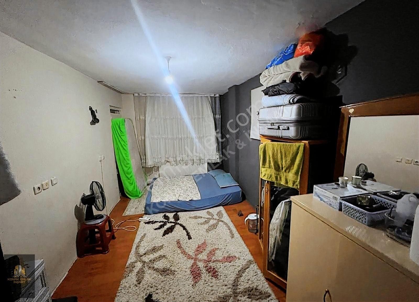 Küçükçekmece Mehmet Akif Satılık Daire Konak Emlak'tan Satılık 2+1 90m² Ön Cephe Daire