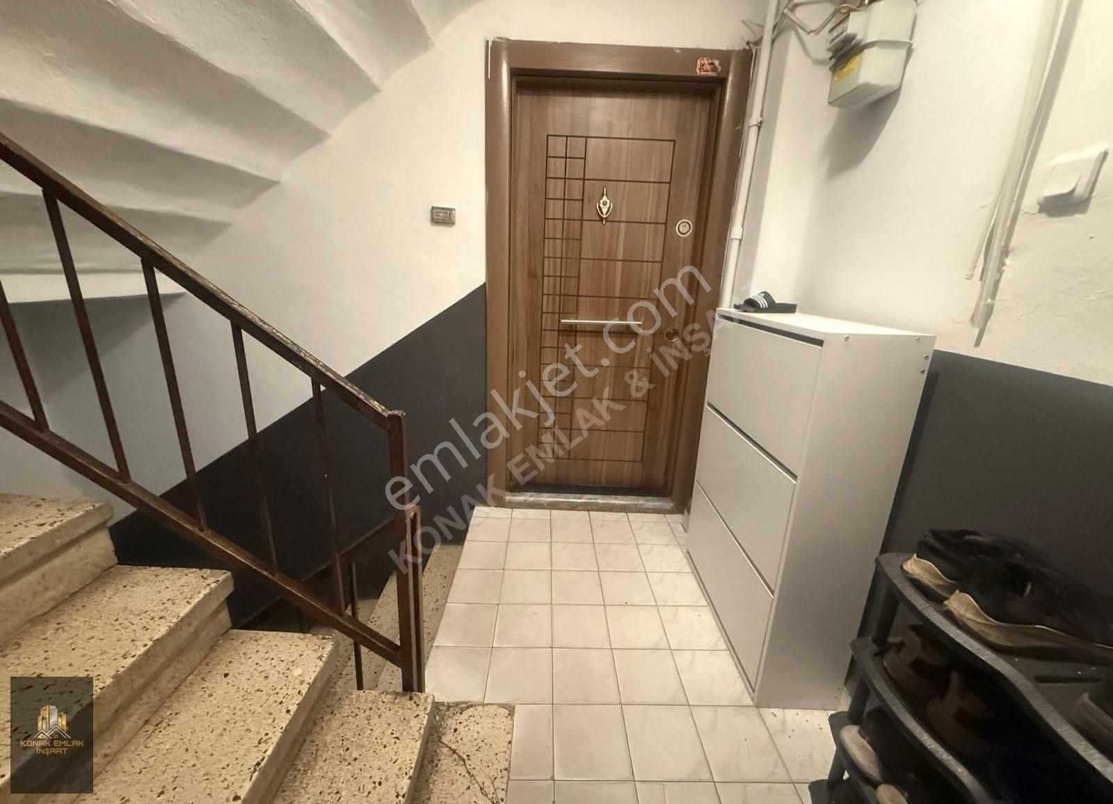 Küçükçekmece Mehmet Akif Satılık Daire Konak Emlak'tan M.akifte Cadde Üzeri 2+1 1.kat 85m² Tadilatlı