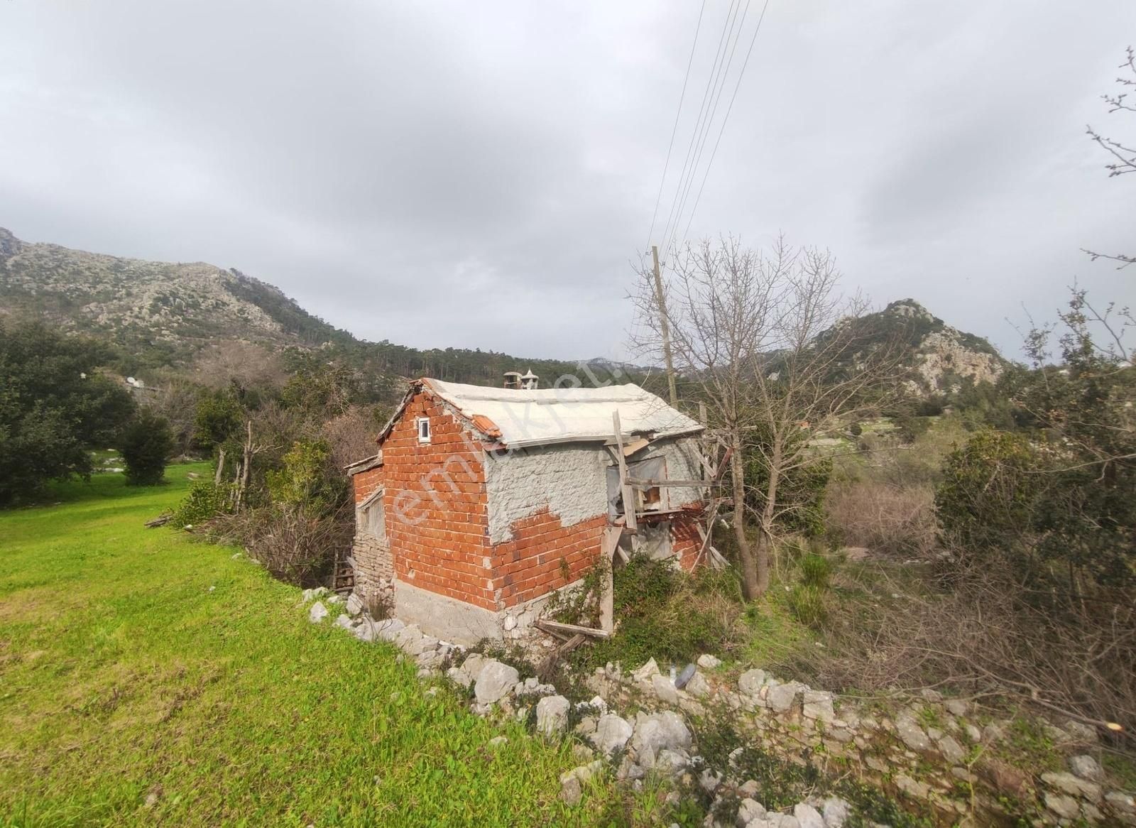 Marmaris Bayır Satılık Bağ & Bahçe Bayır'da Deniz Gören İçinde Ev Bulunan Denize 2 Km Bahçe