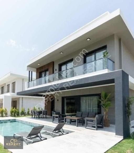 Kuşadası Güzelçamlı Satılık Villa Özel Havuzlu Köşe Konumlu Villa