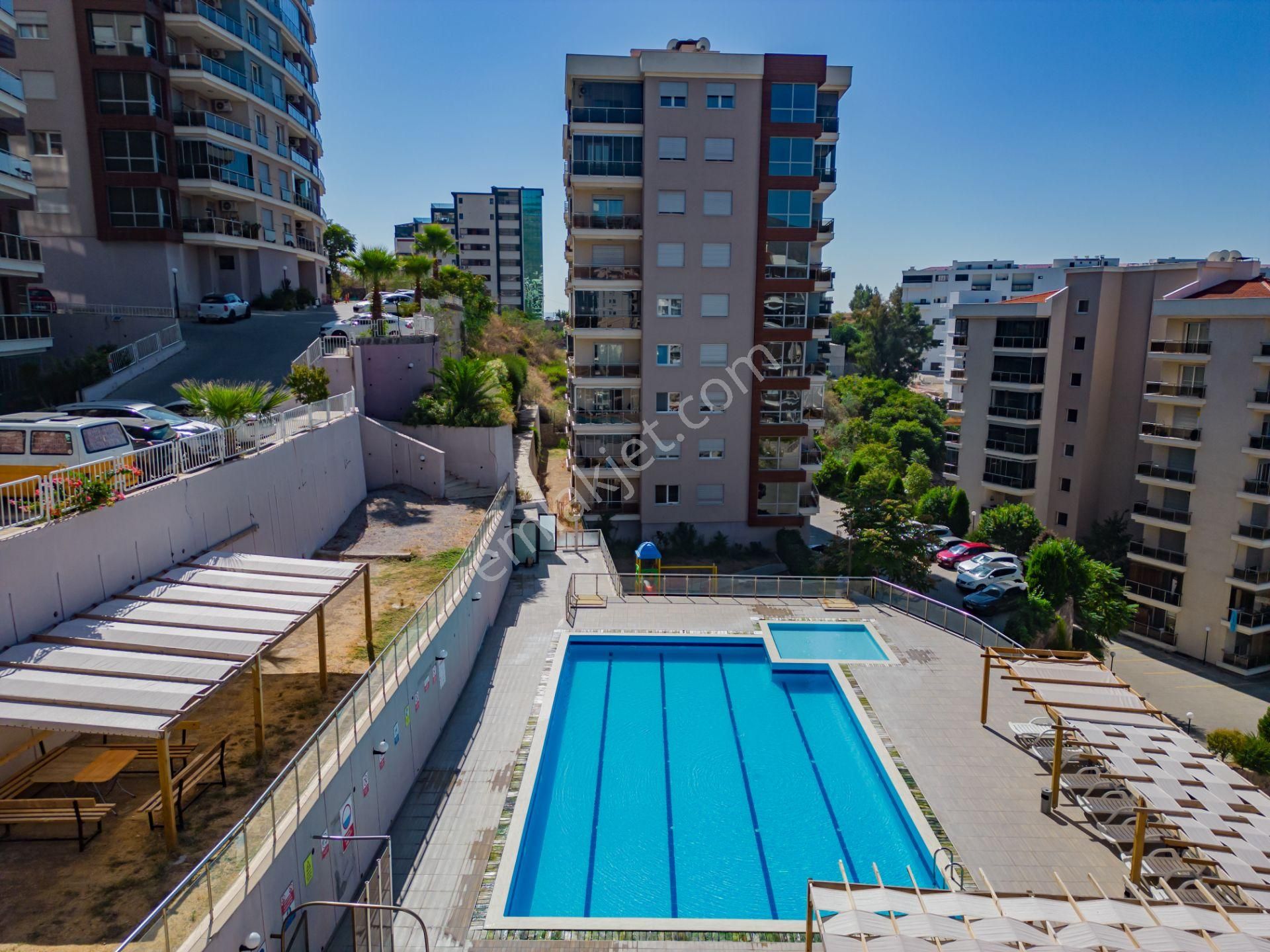 Bayraklı Körfez Satılık Daire Panorama Körfez Evlerinde Satılık 3+1 Daire