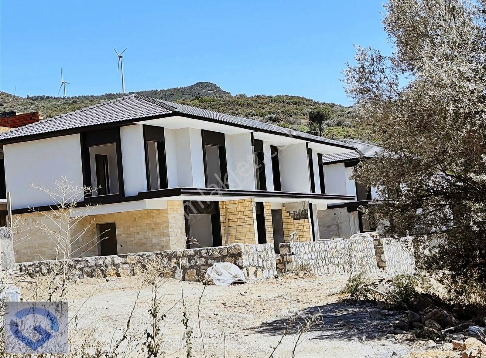 Foça Mustafa Kemal Atatürk Satılık Villa Güvenci'den Yeni Foça'da Projeden Satılık Dubleks Villalar