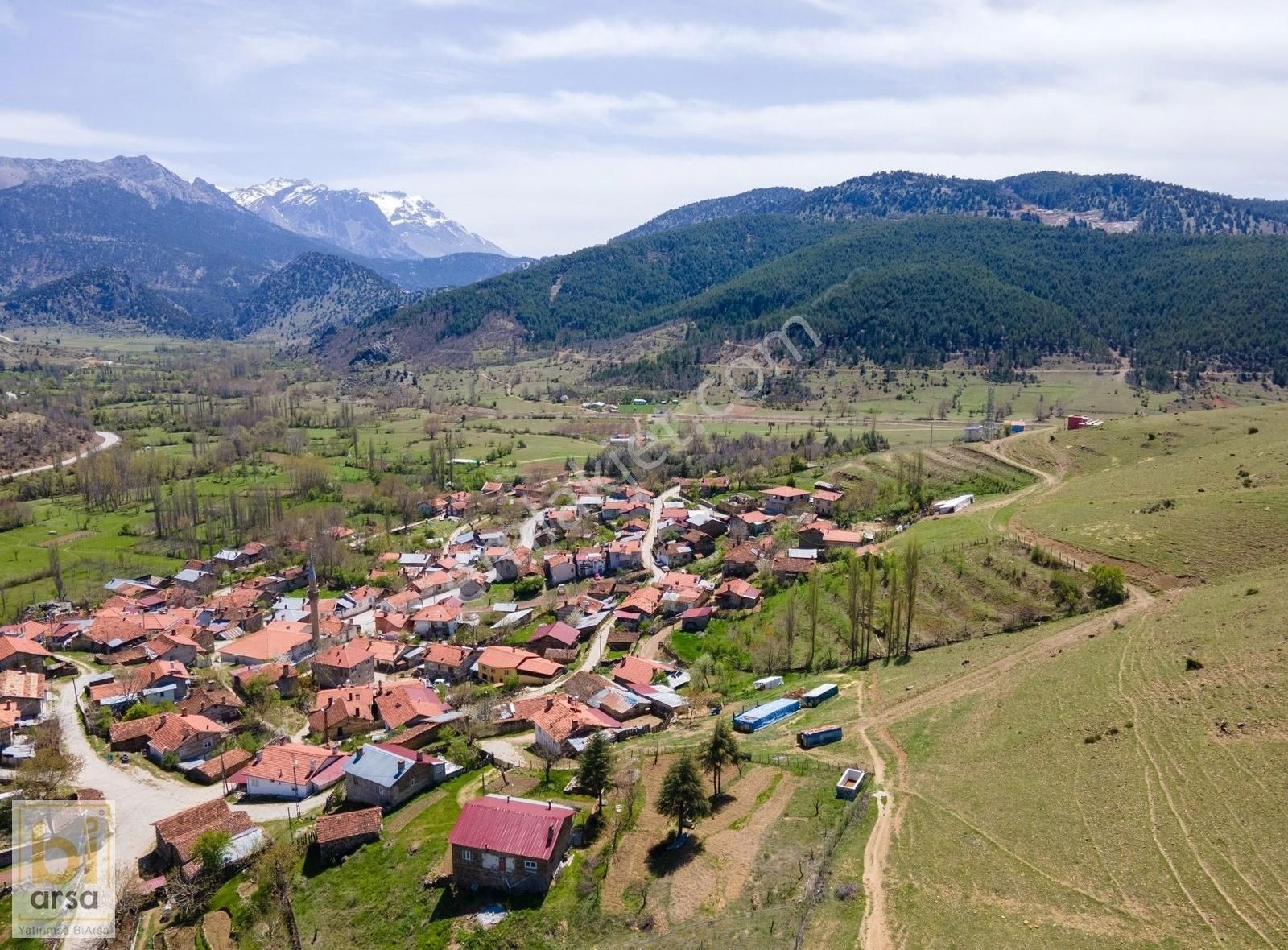 Aksu Koçular Köyü Satılık Konut İmarlı Isparta Aksu'da 618 M² Köyiçi %40 İmarlı Arsa !