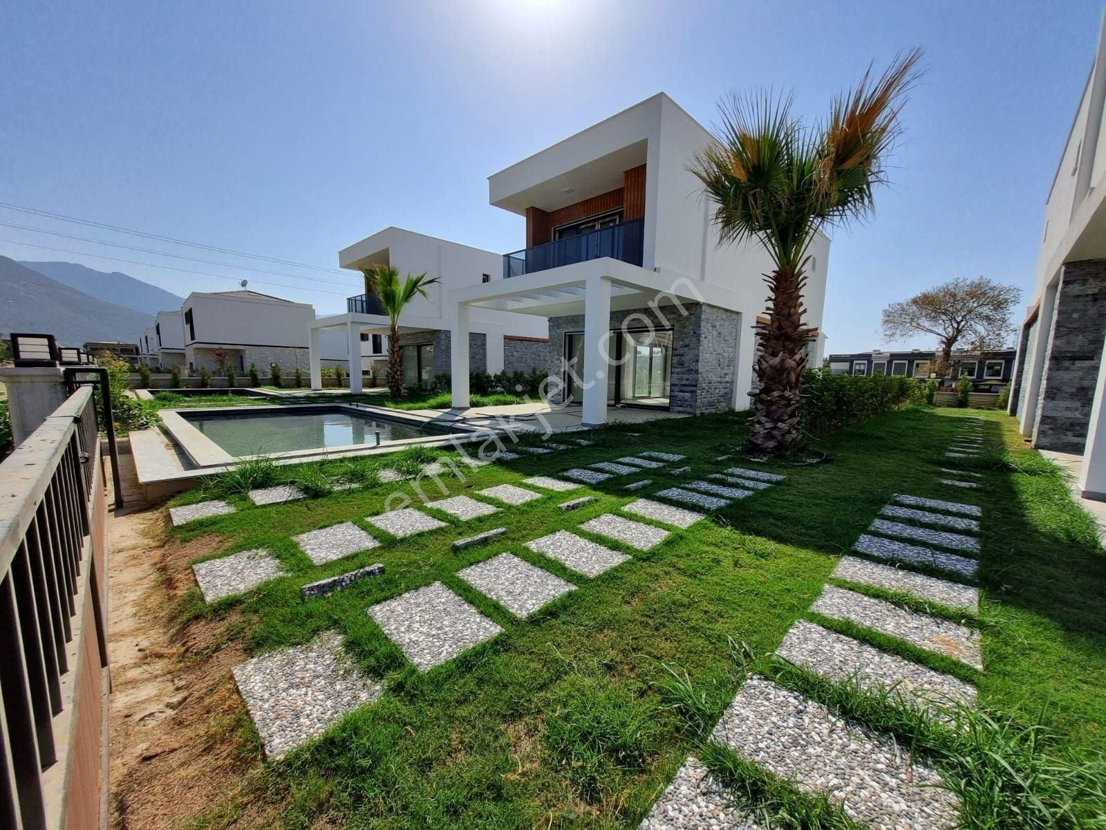 Kuşadası Güzelçamlı Satılık Villa Güzelçamlıda Kendi Bahçesi İçerisinde Yeni Müstakil Villa