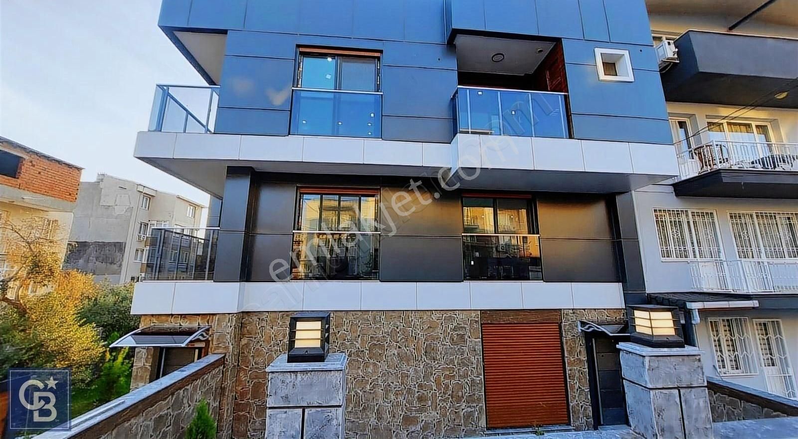 Bornova İnönü Satılık Villa Bornova İnönü'de Geniş Teraslı Asansörlü 4+1 Satılık Villa