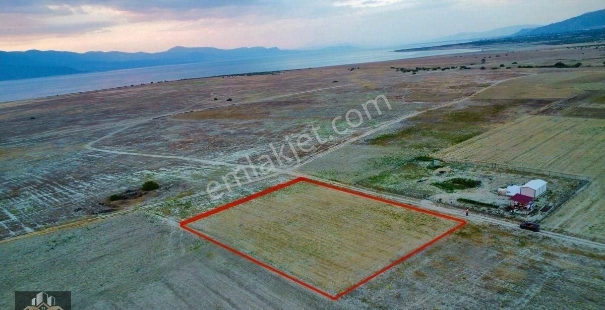 Burdur Merkez Yazıköy Köyü Satılık Tarla “akaylar Gayrimenkulden Göl Manzaralı Yatırımlık Fırsat!”