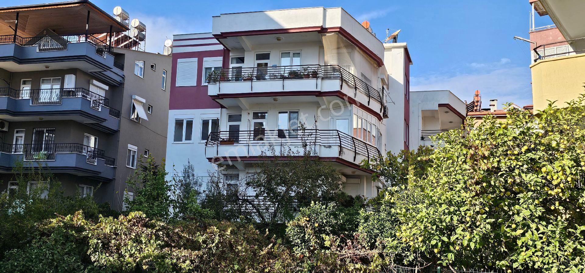 Manavgat Bahçelievler Satılık Daire Bahçelievler Mahallesinde Satılık Arakat Bakımlı 3+1 Daire