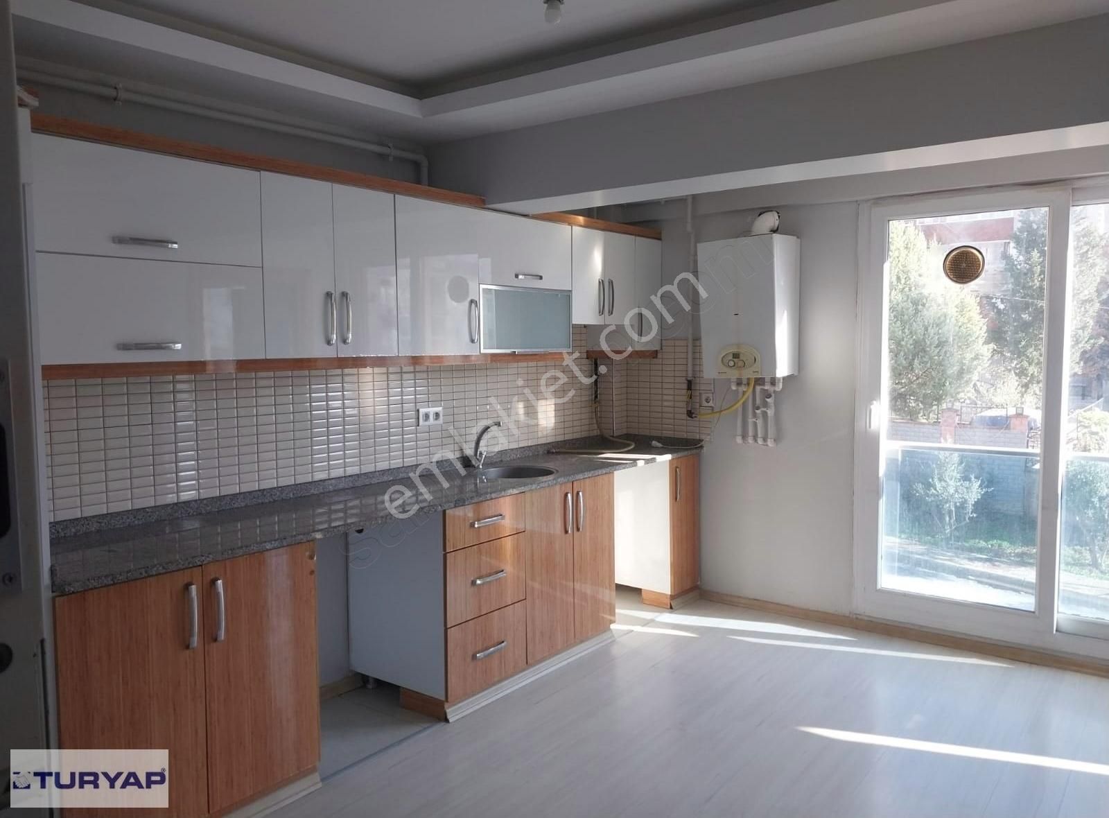 Buca Yıldız Kiralık Daire Yıldız Mah. 55 M2 Doğalgazlı, Balkonlu Arakat 1+1 Kiralık Daire