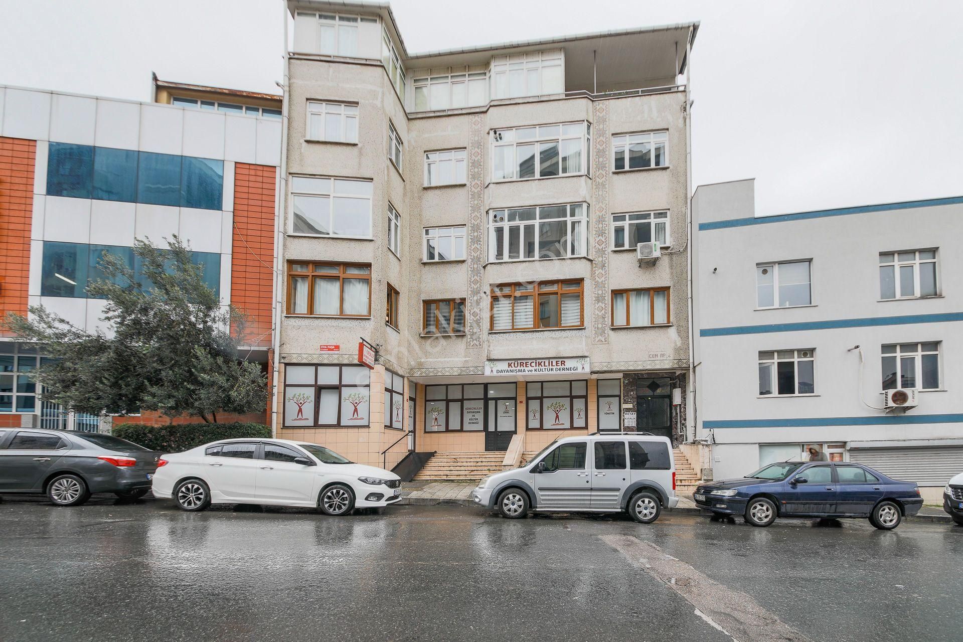 Ataşehir Esatpaşa Satılık Daire Ataşehir Esatpaşa Mahallesinde 3+1 Satılık Daire