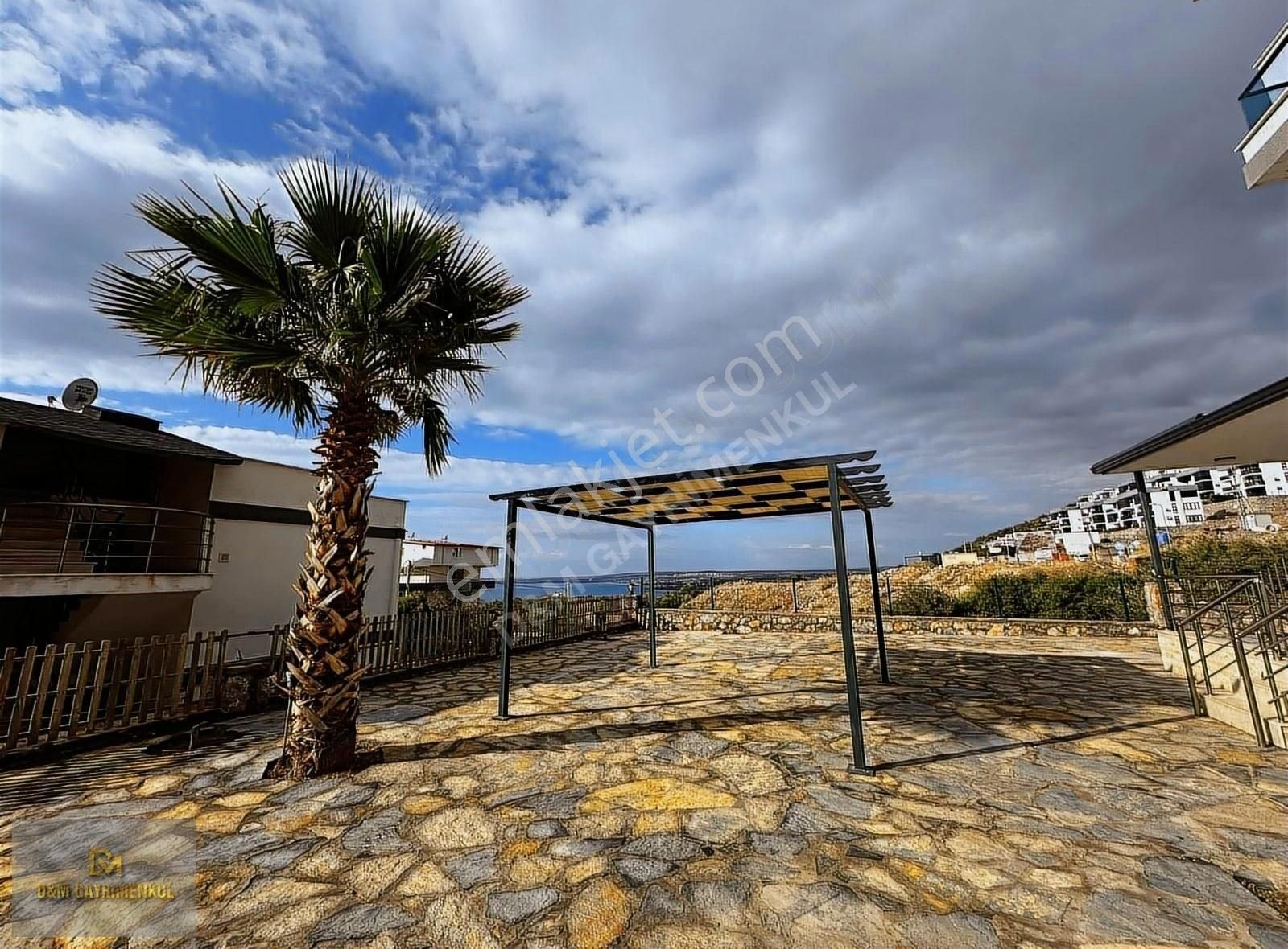 Akbuk'de Ful Denız Manzaralı Kısmi Esyalı 1+1 Fırsat Daire - Görsel 2