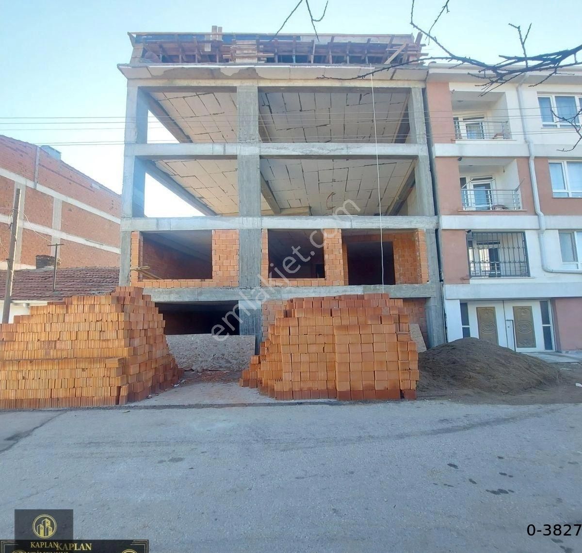 Tepebaşı Zafer Satılık Daire Kaplan Gayrimenkul’den Zafer Mah. Derman Cad Yakını 2+1 83 M² Satılık Daire