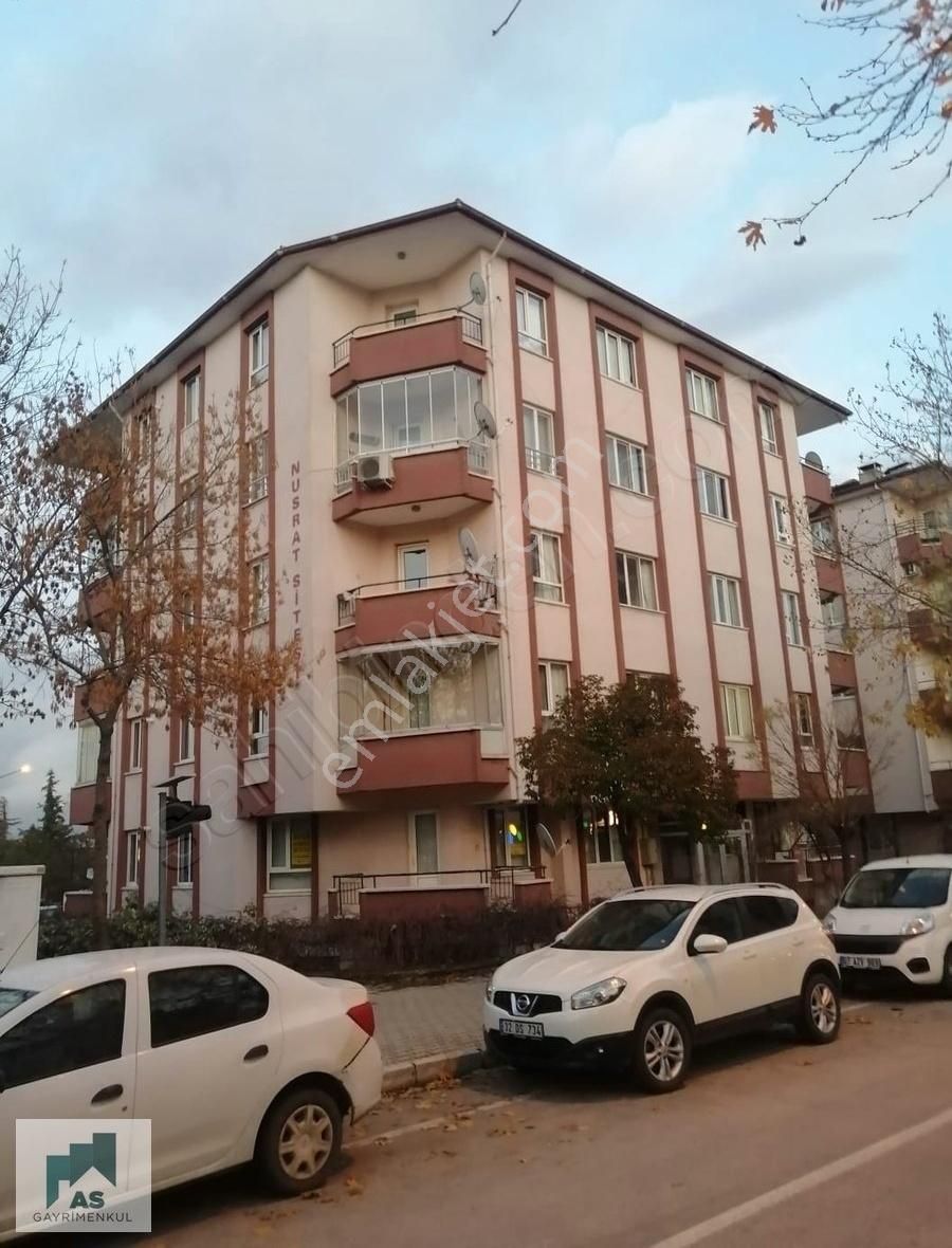 Isparta Merkez Ayazmana Satılık Daire Ayazmana Ana Cadde Üzeri 3+1 Köşe Satılık Zemin Daire