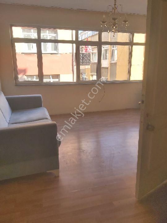 Beyoğlu Küçük Piyale Havalimanına Yakın Kiralık Daire Beyoğlu Kasımpaşa Zincirlikuyu Cad 2+1 Sobalı 2+1 Daire