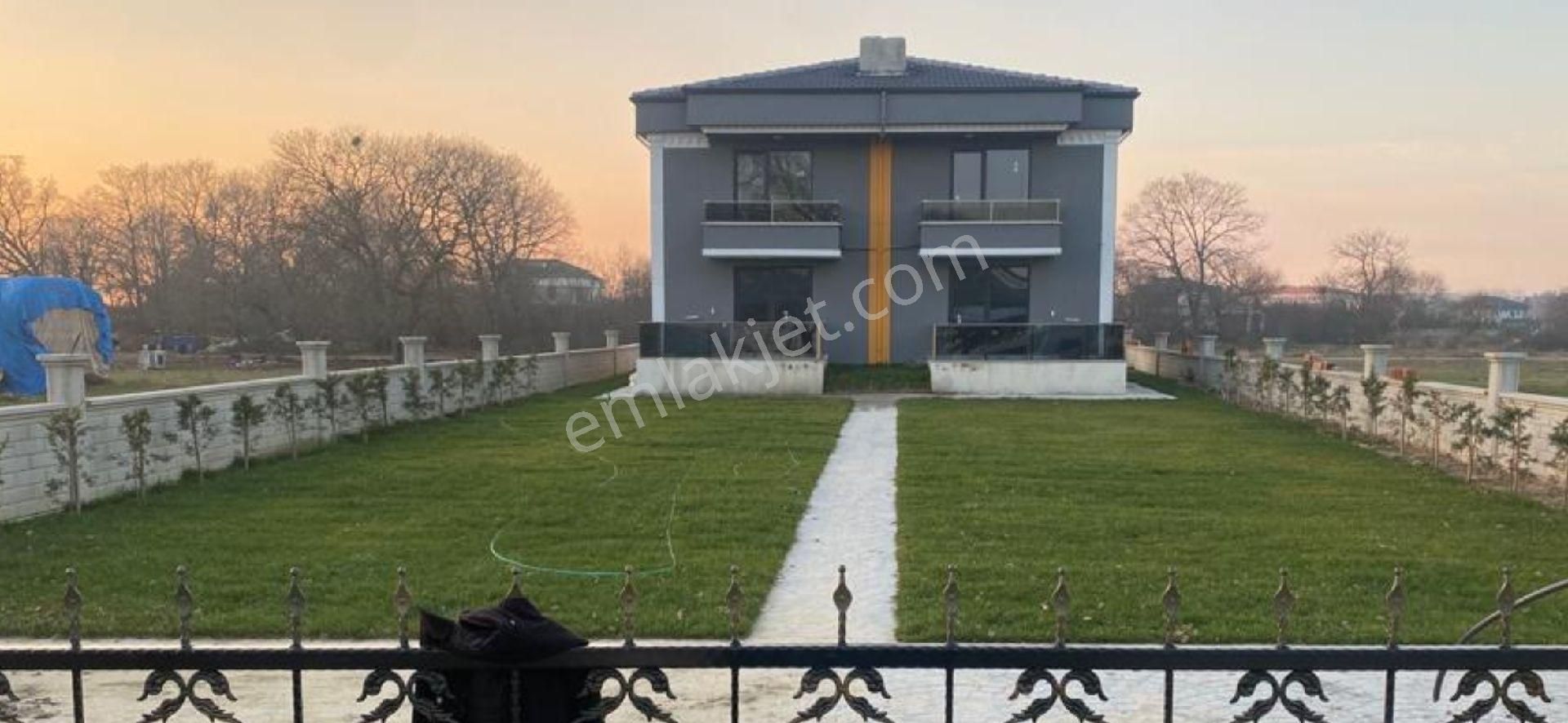 Çerkezköy Gazi Mustafa Kemalpaşa Satılık Müstakil Ev Çerkezköy Ambardere Mevkiinde 816m2 Arsa İçinde Satılık Üçkatlı İkiz Villa