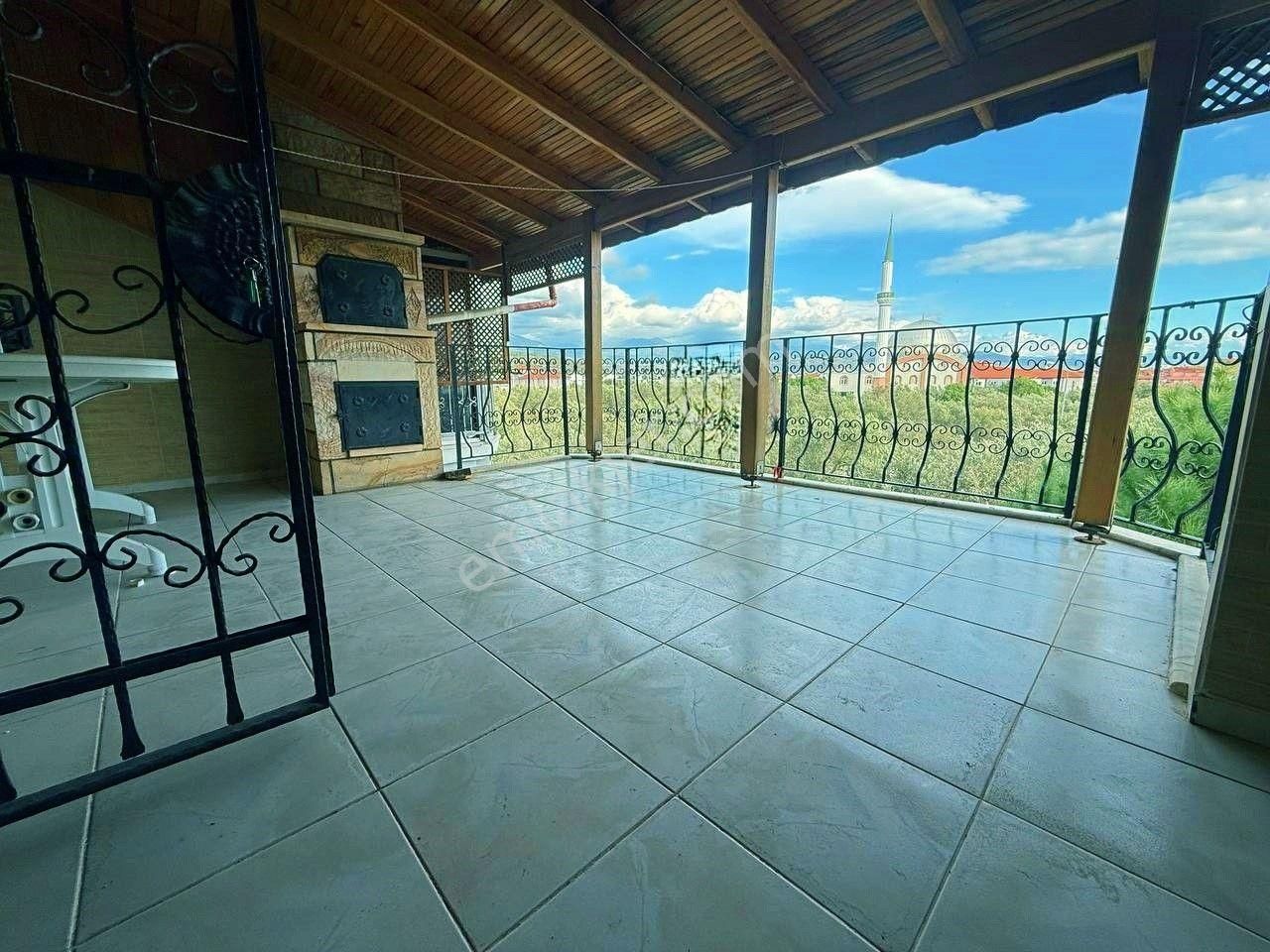 Uytundan Akçay-güre Arasında Denize 400 Metre 3+1 Satılık Villa
