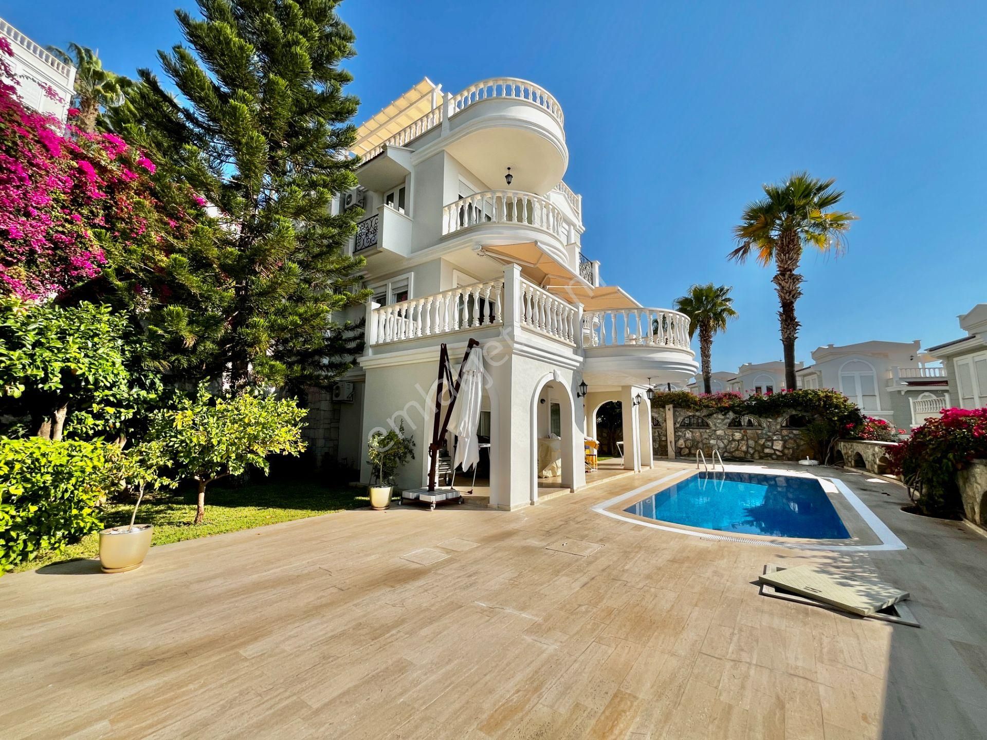Alanya Uygun Oasis Club'ta Müstakil 4+1 Satılık Villa - Görsel 14
