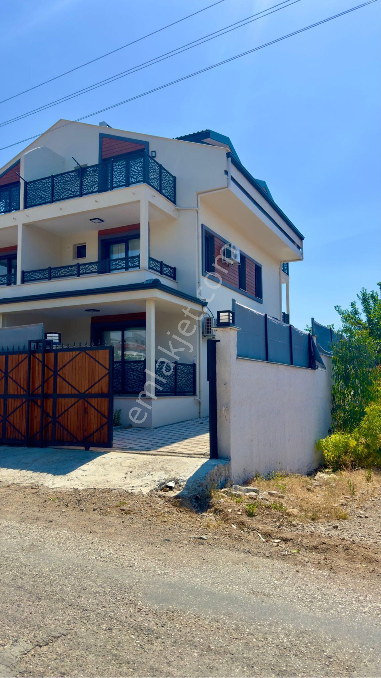 Fethiye Çatalarık Satılık Villa Fethiye Çatalarık'ta Eşyalı Satılık 4+1 Havuzlu İkiz Villa