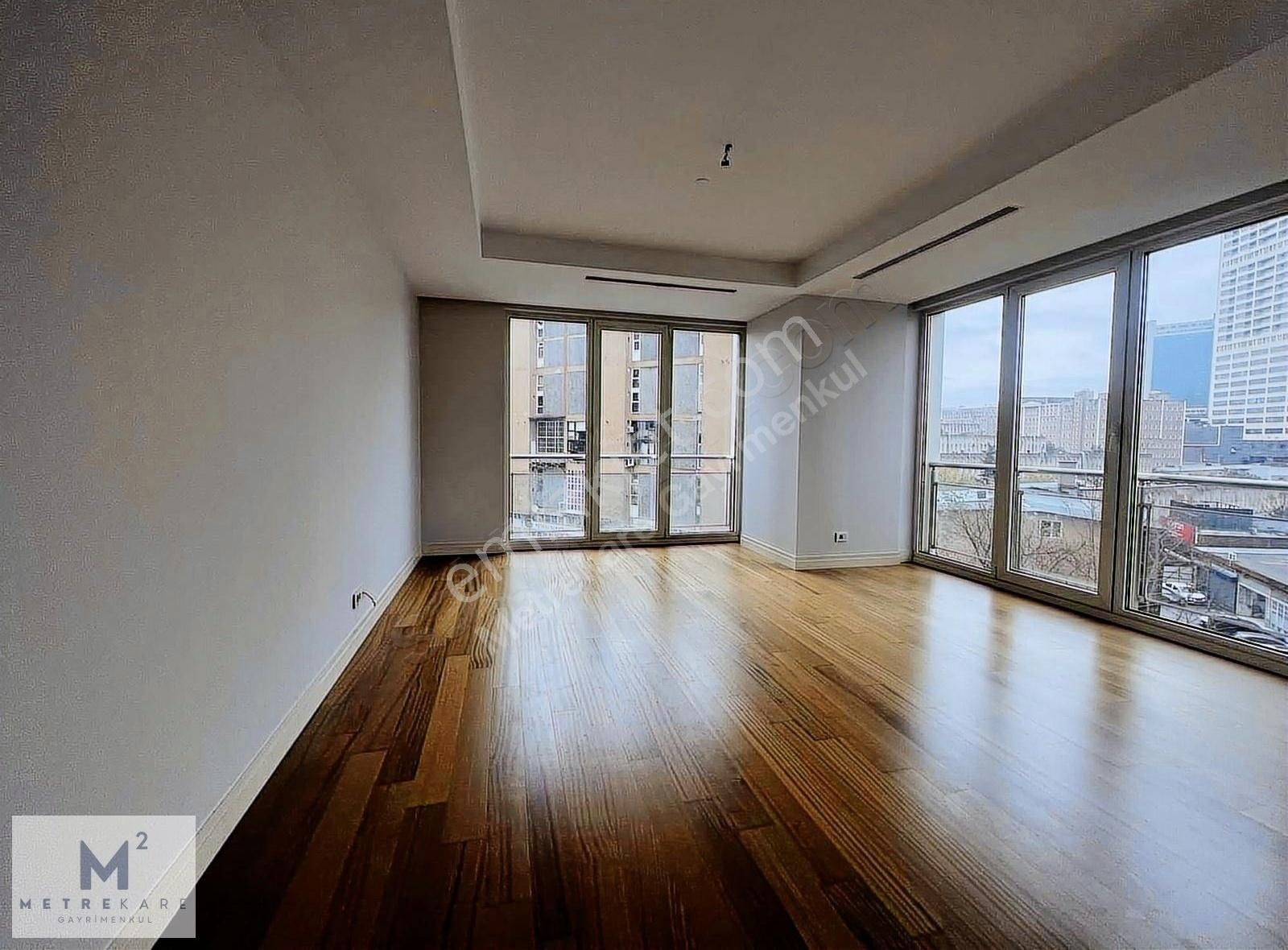 İstanbul Sarıyer Marmaraya Yakın Kiralık Daire Maslak Mashattan 2+1 Boş Kiralık Daire Güncel Büyük Havuz