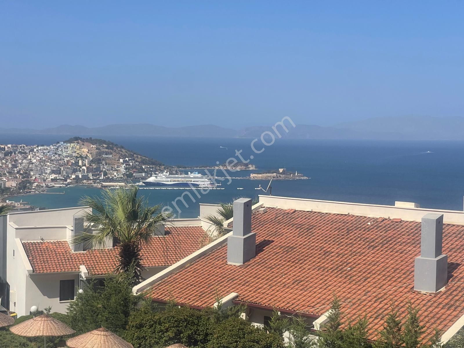 Kuşadası Bayraklıdede Satılık Daire Kuşadası'nın Prestijli Sitesinde Deniz Manzaralı 3+1 Daire...