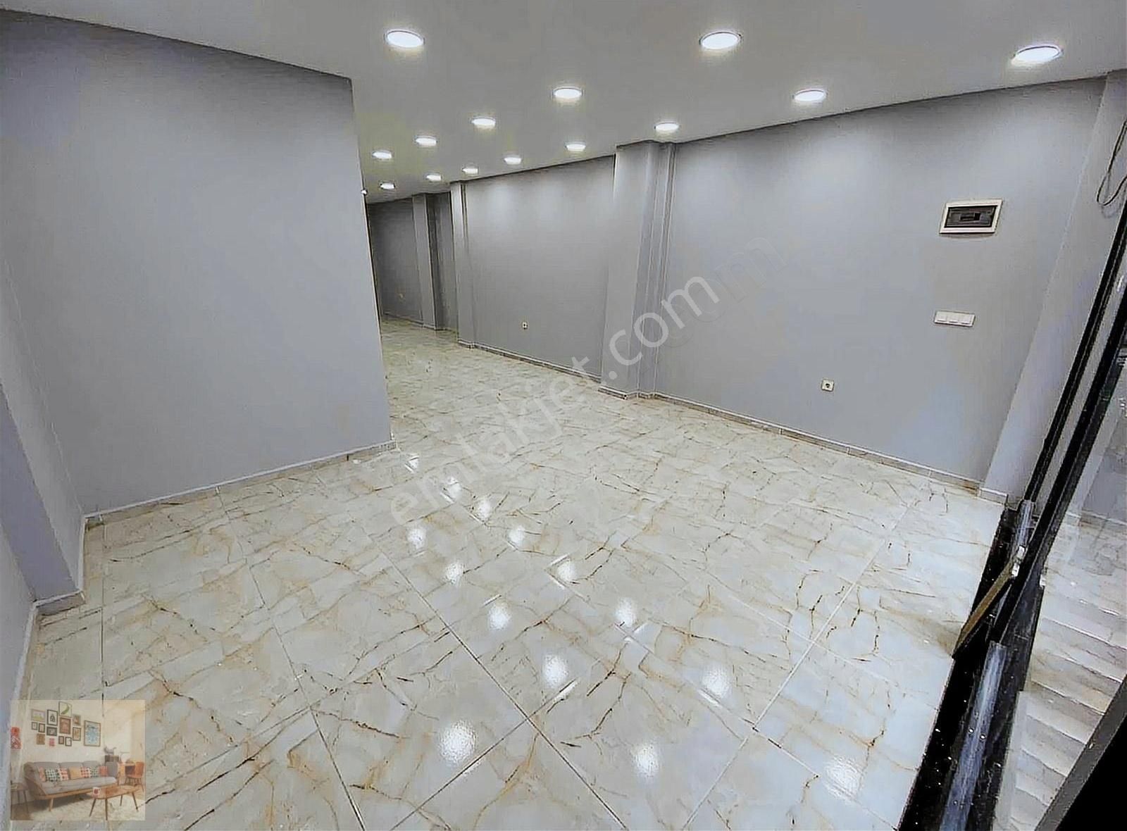 Küçükçekmece Mehmet Akif Kiralık Dükkan & Mağaza İşlek Sokakta Kiralık Tadilatlı 85 M2 Dükkan Otomatik Kepenkli