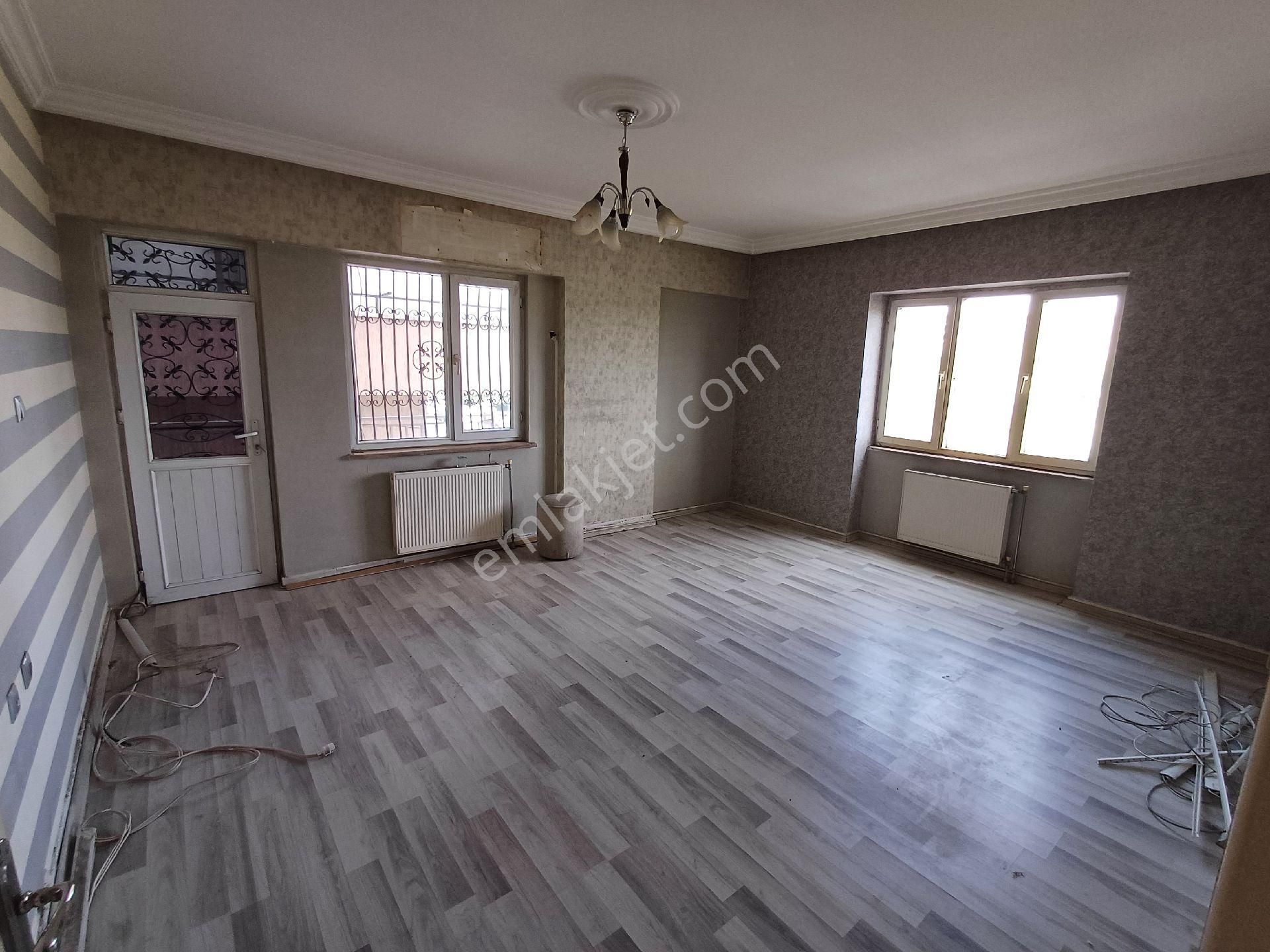 Kiralık 3+1 Eski Stad Yeni Millet Bahçesi Karşısı Ofis Diyarbakır
