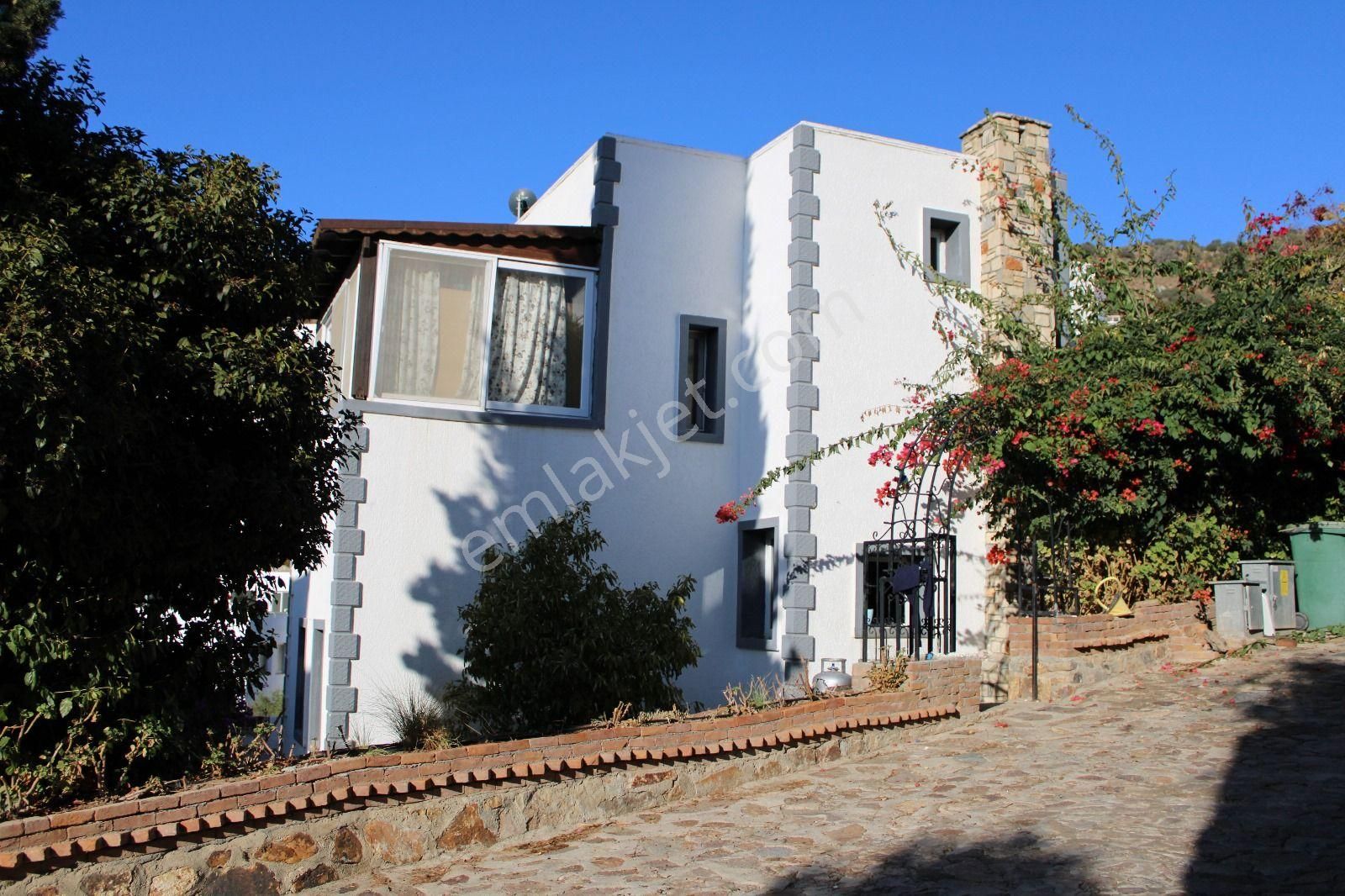 Bodrum Gümüşlük Satılık Villa Gümüşlük Karakaya'da Satılık Deniz Manzaralı 5+2 Villa