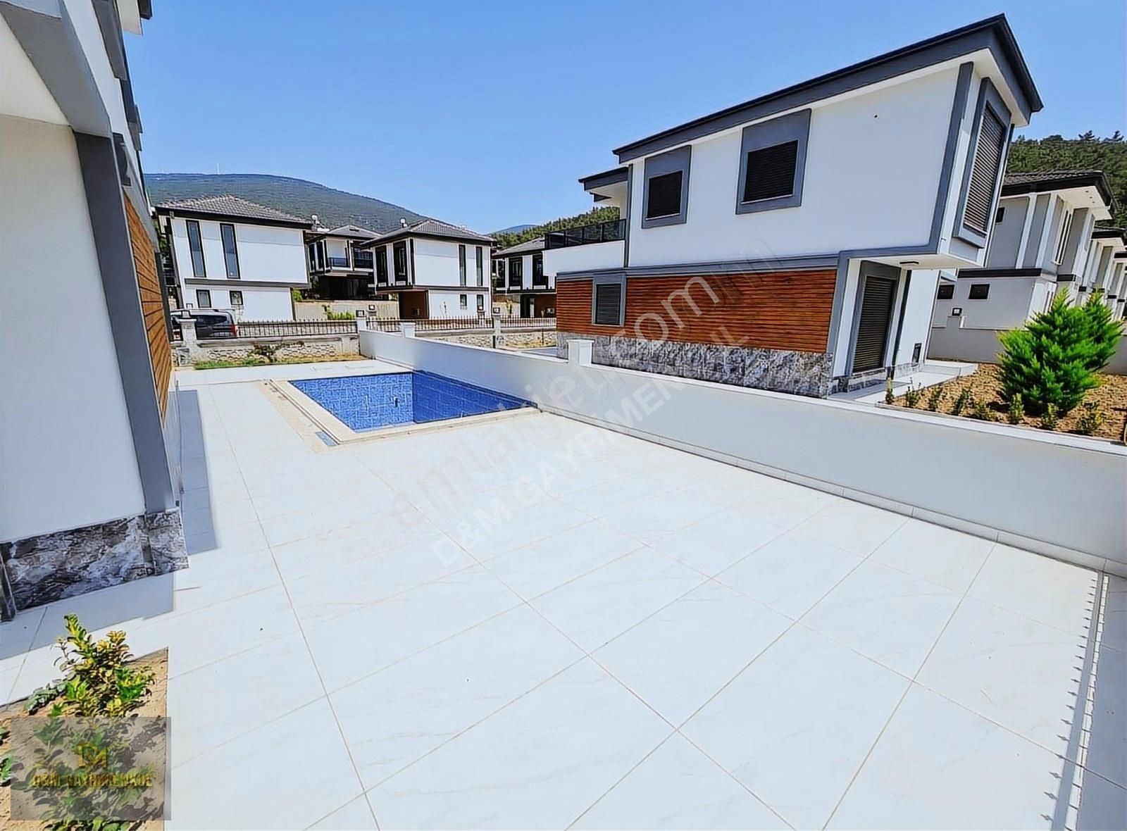 Didim Akbükde Giriş Kat Odalı 4+1 Havuzlu Müstakil Villa - Görsel 5