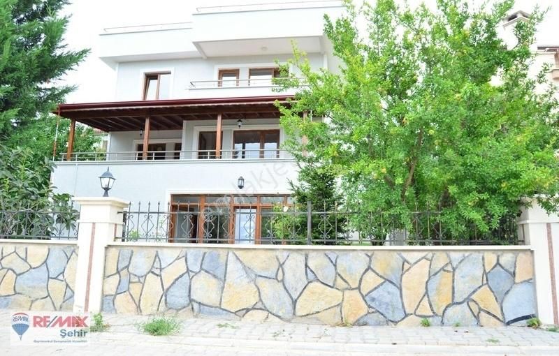 Yalova Merkez Bağlarbaşı Satılık Villa Yalova Merkez'de Satılık Villa