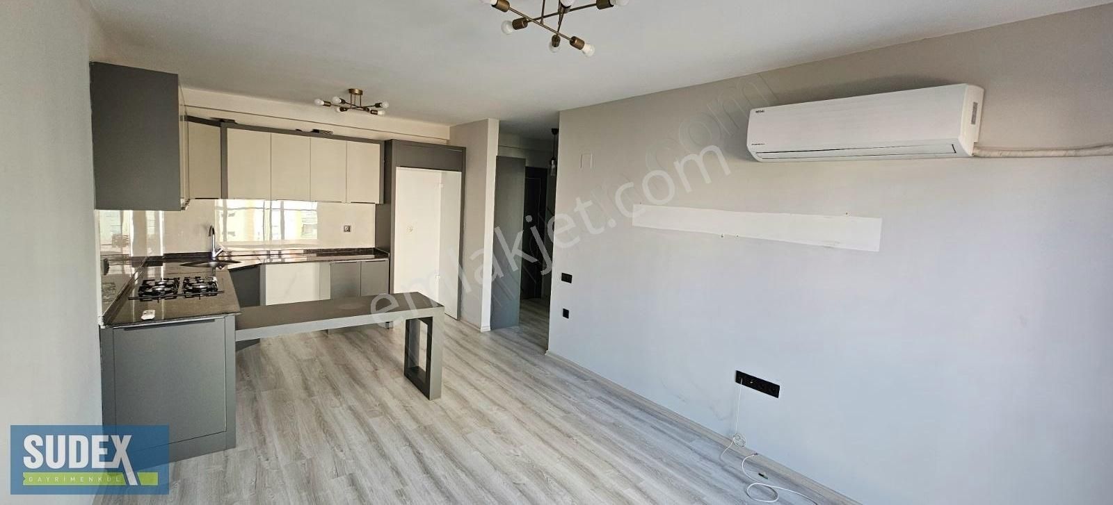 Mezitli Akdeniz Kiralık Daire Mezitli Hangar Nora'da Doğalgaz Cam Balkon Üst Segment 1+1 Daire