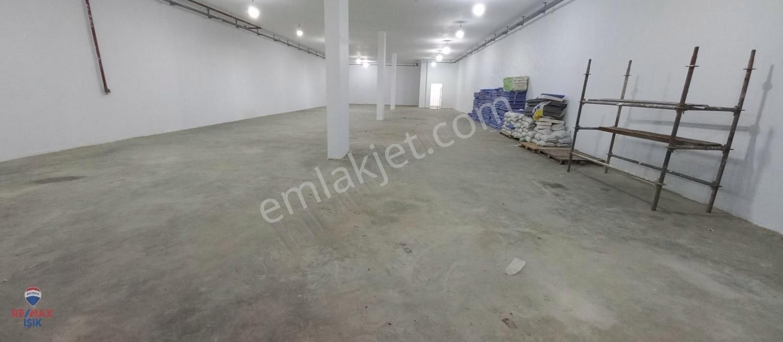 Ataşehir Ferhatpaşa Kiralık Plaza Ferhatpaşa'da Sıfır İskanlı Çok Amaçlı 2000 M²